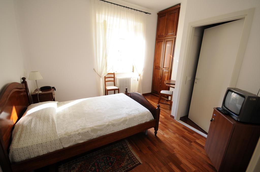 Guest House Domus Урбино Екстериор снимка